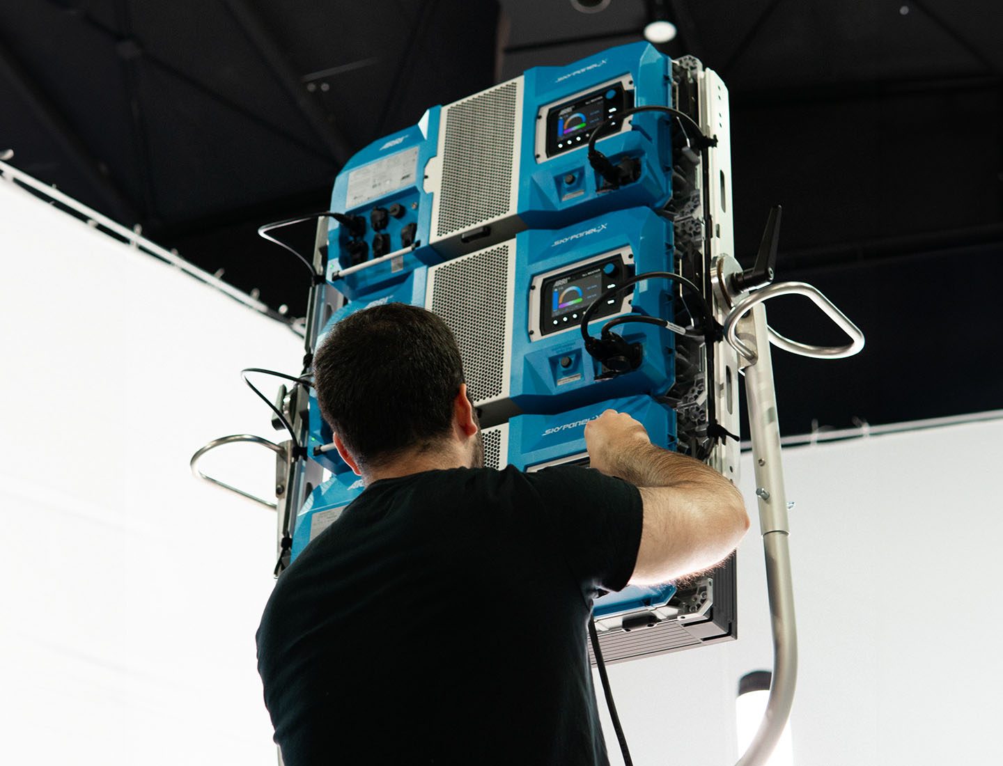 Cómo iluminar tu set de filmación con el ARRI SkyPanel X