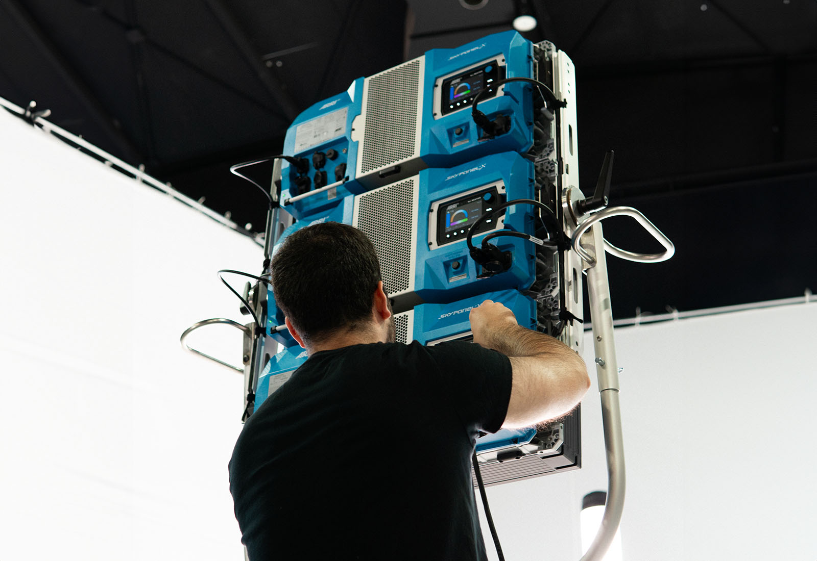 Cómo iluminar tu set de filmación con el ARRI SkyPanel X