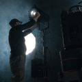 ¿Qué hace un Gaffer en cine y por qué es clave en el equipo de iluminación?