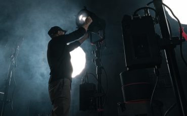 ¿Qué hace un Gaffer en cine y por qué es clave en el equipo de iluminación?