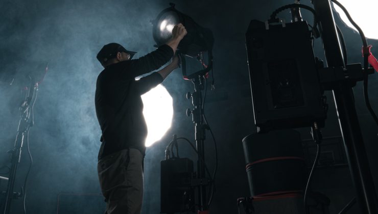 ¿Qué hace un Gaffer en cine y por qué es clave en el equipo de iluminación?